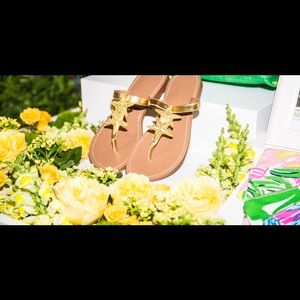 Lilly Pulitzer gold star sandal NWT 8